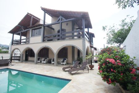 Casa à venda com 351m², 5 quartos e 4 vagasÁrea comum