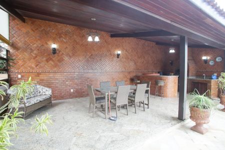 Casa à venda com 351m², 5 quartos e 4 vagasÁrea Gourmet