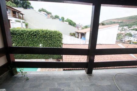 Casa à venda com 351m², 5 quartos e 4 vagasVaranda da Suíte 1