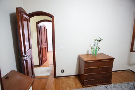 Casa à venda com 351m², 5 quartos e 4 vagasQuarto 1