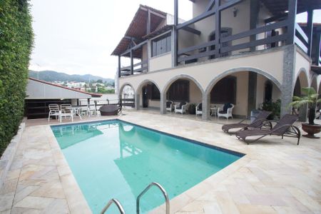 Casa à venda com 351m², 5 quartos e 4 vagasÁrea comum