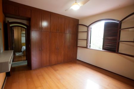 Casa à venda com 351m², 5 quartos e 4 vagasSuíte 3