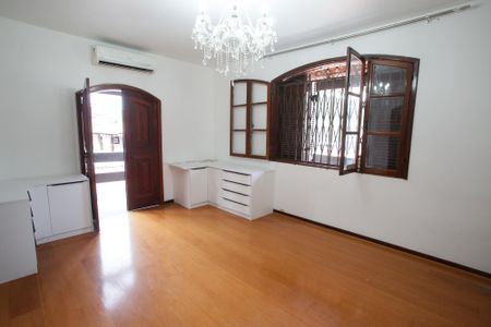 Casa à venda com 351m², 5 quartos e 4 vagasSuíte 1