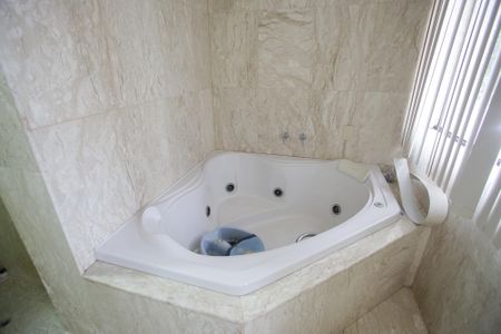 Casa à venda com 351m², 5 quartos e 4 vagasBanheiro da Suíte 1