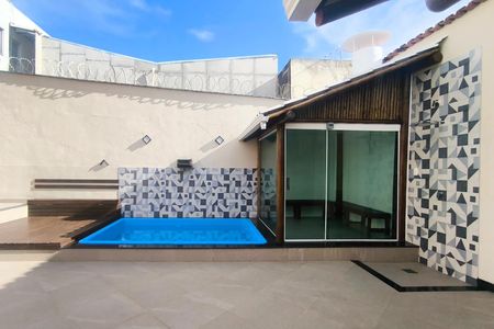 Casa à venda com 280m², 3 quartos e 3 vagasPiscina