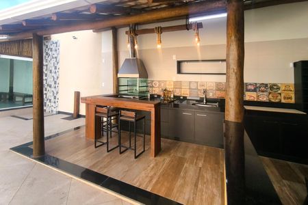 Casa à venda com 280m², 3 quartos e 3 vagasQuintal