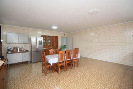 Casa para alugar com 490m², 4 quartos e 7 vagasCozinha - Armários