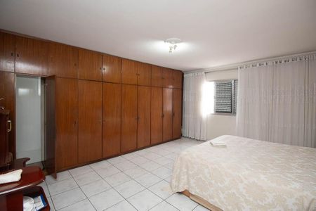 Casa para alugar com 490m², 4 quartos e 7 vagasSuíte 