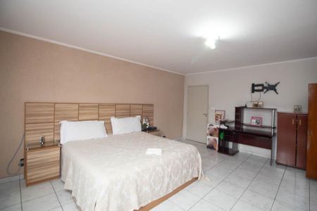 Casa para alugar com 490m², 4 quartos e 7 vagasSuíte 