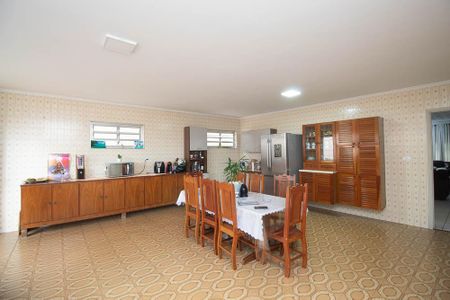 Casa para alugar com 490m², 4 quartos e 7 vagasCozinha - Armários