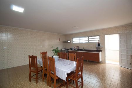 Casa para alugar com 490m², 4 quartos e 7 vagasCozinha - Armários