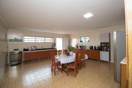 Casa para alugar com 490m², 4 quartos e 7 vagasCozinha - Armários
