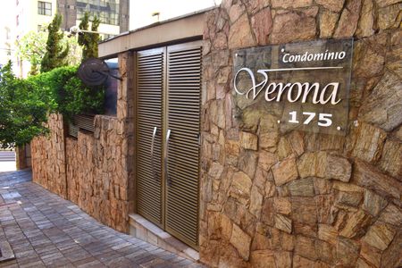 Apartamento para alugar com 130m², 3 quartos e 1 vagaFachada e portaria