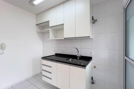 Cozinha e área de serviço de kitnet/studio à venda com 1 quarto, 28m² em Cambuci, São Paulo