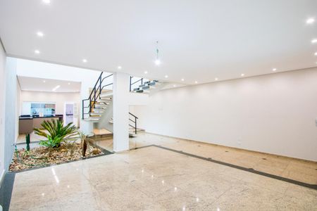 Casa à venda com 244m², 3 quartos e 5 vagasSala