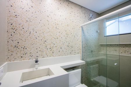 Casa à venda com 244m², 3 quartos e 5 vagasBanheiro do quarto 3