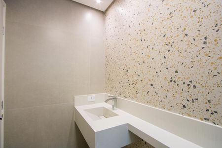 Casa à venda com 244m², 3 quartos e 5 vagasBanheiro do quarto 3