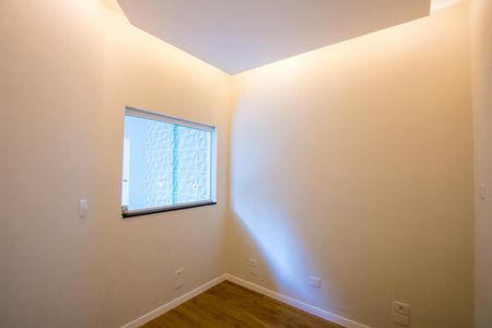 Casa à venda com 244m², 3 quartos e 5 vagasEscritório