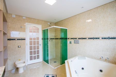 Casa à venda com 244m², 3 quartos e 5 vagasBanheiro do quarto 1