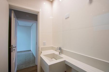 Casa à venda com 244m², 3 quartos e 5 vagasBanheiro do quarto 2
