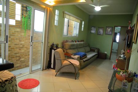 Casa à venda com 250m², 2 quartos e 1 vagaSala