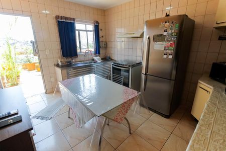 Casa à venda com 105m², 3 quartos e sem vaga Casa à venda com 105m², 3 quartos e sem vagaCozinha - Armários