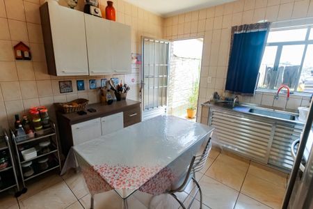 Casa à venda com 105m², 3 quartos e sem vaga Casa à venda com 105m², 3 quartos e sem vagaCozinha - Armários