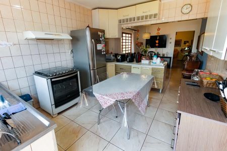 Casa à venda com 105m², 3 quartos e sem vaga Casa à venda com 105m², 3 quartos e sem vagaCozinha - Armários