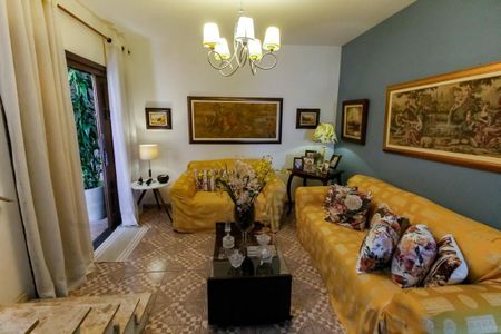 Casa à venda com 105m², 3 quartos e sem vaga Casa à venda com 105m², 3 quartos e sem vagaSala