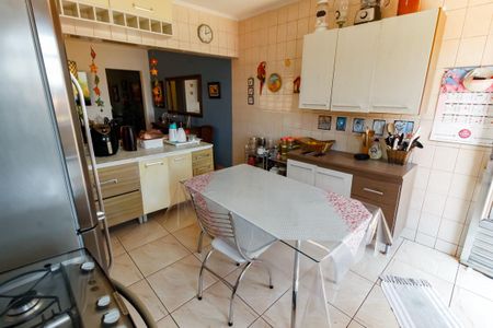 Casa à venda com 105m², 3 quartos e sem vaga Casa à venda com 105m², 3 quartos e sem vagaCozinha - Armários