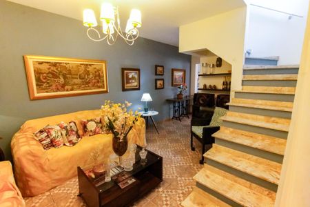 Casa à venda com 105m², 3 quartos e sem vaga Casa à venda com 105m², 3 quartos e sem vagaSala