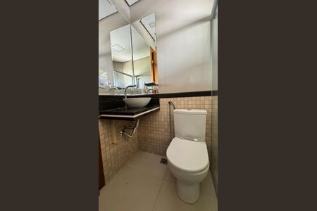 Casa de condomínio para alugar com 260m², 4 quartos e 6 vagasBanheiro Suíte 2