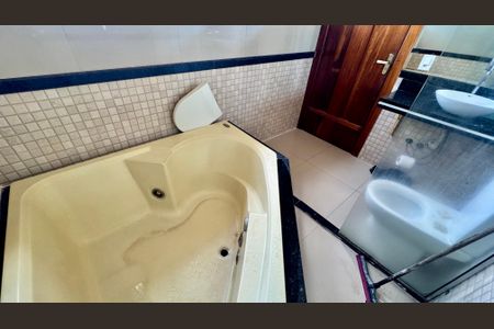 Casa de condomínio para alugar com 260m², 4 quartos e 6 vagasBanheiro Suíte 