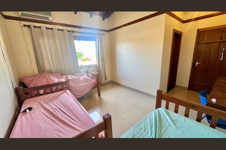 Casa de condomínio para alugar com 260m², 4 quartos e 6 vagasSuíte