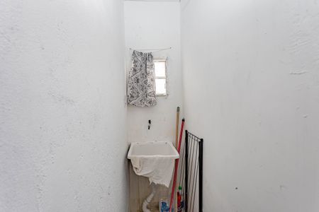 Banheiro de kitnet/studio para alugar com 1 quarto, 12m² em Sacoma, São Paulo