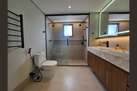 Apartamento à venda com 166m², 3 quartos e 2 vagas Apartamento à venda com 166m², 3 quartos e 2 vagasBanheiro da Suíte 1