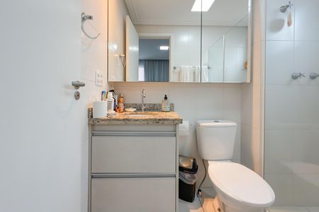 Apartamento à venda com 84m², 3 quartos e 2 vagas Apartamento à venda com 84m², 3 quartos e 2 vagasBanheiro da Suíte