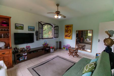 Sala de casa para alugar com 3 quartos, 244m² em Sapê, Niterói