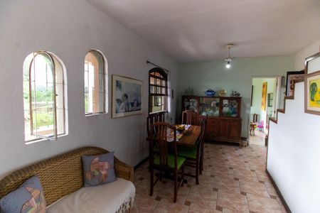 Casa para alugar com 244m², 3 quartos e 2 vagasSala