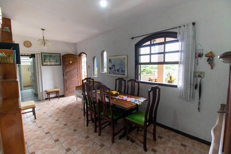 Casa para alugar com 244m², 3 quartos e 2 vagasSala