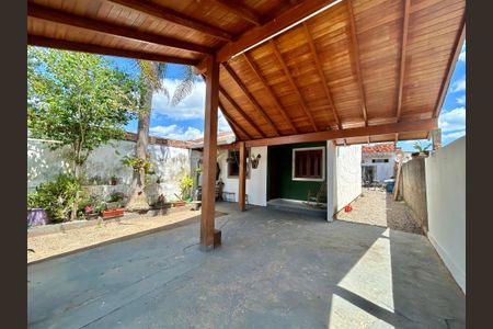 Casa à venda com 60m², 2 quartos e 2 vagasFachada