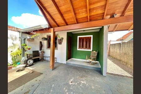 Casa à venda com 60m², 2 quartos e 2 vagasFachada