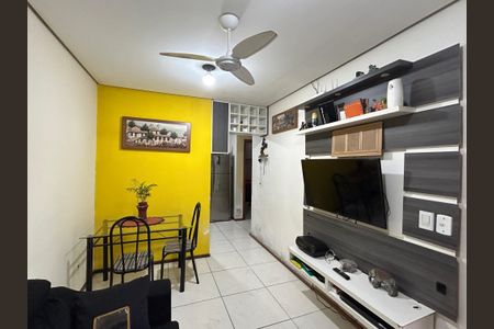 Casa à venda com 60m², 2 quartos e 2 vagasSala