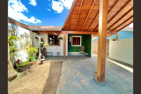 Casa à venda com 60m², 2 quartos e 2 vagasFachada