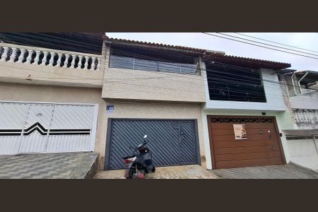 Casa para alugar com 150m², 2 quartos e 2 vagas Casa para alugar com 150m², 2 quartos e 2 vagasFachada