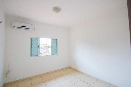Casa para alugar com 150m², 2 quartos e 2 vagas Casa para alugar com 150m², 2 quartos e 2 vagasSuíte