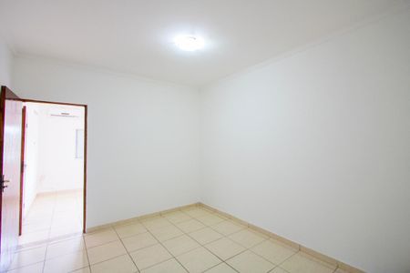 Casa para alugar com 150m², 2 quartos e 2 vagas Casa para alugar com 150m², 2 quartos e 2 vagasQuarto
