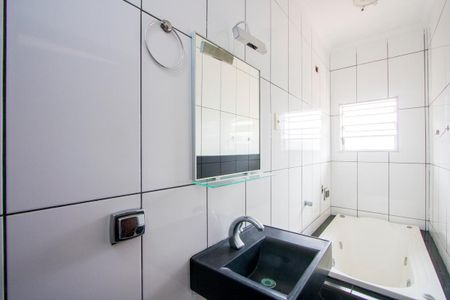 Casa para alugar com 150m², 2 quartos e 2 vagas Casa para alugar com 150m², 2 quartos e 2 vagasBanheiro da Suíte