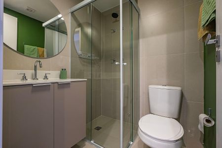 Banheiro de kitnet/studio à venda com 1 quarto, 26m² em Pinheiros, São Paulo