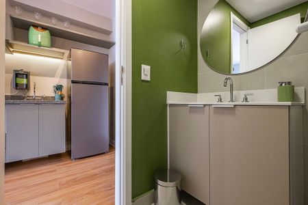 Banheiro de kitnet/studio à venda com 1 quarto, 26m² em Pinheiros, São Paulo